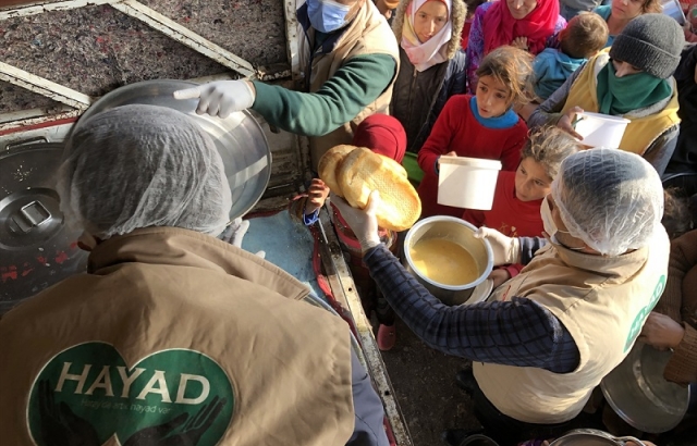 Afrin’deki ailelere sıcak çorba ve ekmek ikramı