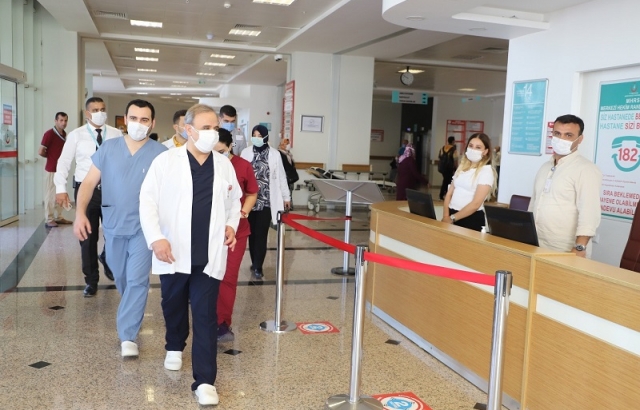 Başhekim Bayrakçıoğlu’ndan polikliniklere ziyaret