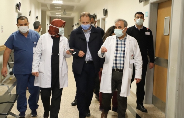 Başkan Dr. Pekmezci, Hastanede incelemelerde bulundu
