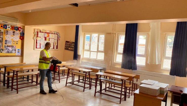 Samandağ’da Okullar Dezenfekte Ediliyor