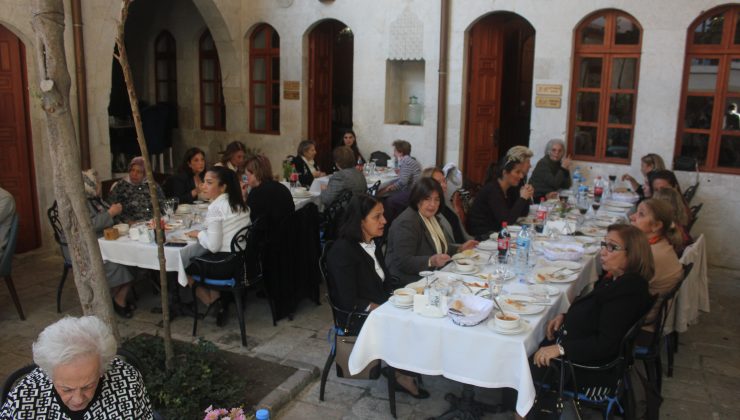 Türk Kadınlar Birliği Üyeleri Yemek Bir Araya Geldi