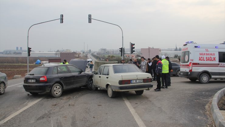 İki Otomobilin Karıştığı Kazada Sürücüler Ağır Yaralandı