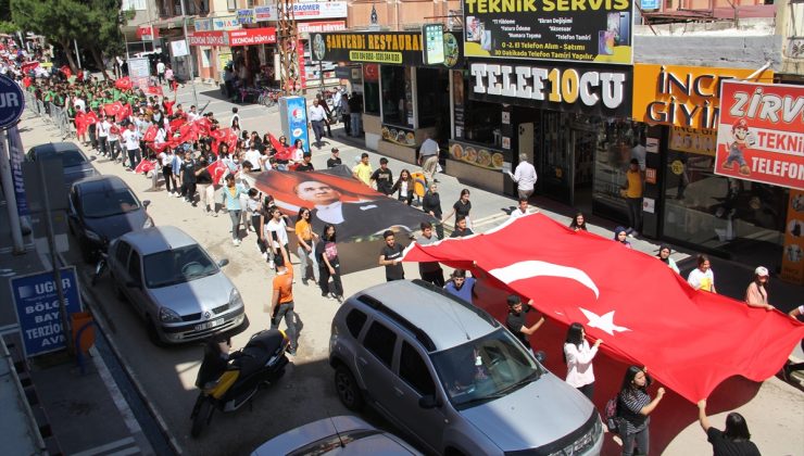 Kırıkhan’da Atatürk’ü Anma ve Saygı Yürüyüşü Yapıldı