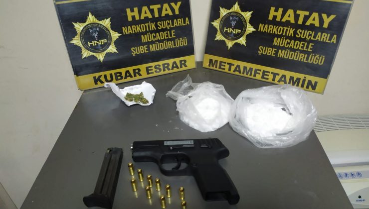 Otomobilinde Uyuşturucu ve Silah Bulunan Zanlılar Tutuklandı