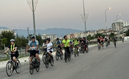 Bir Grup Bisikletli Kazalara Dikkat Çekmek İçin Pedal Çevirdi