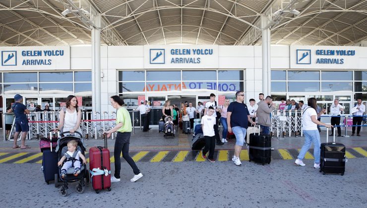 Antalya Havalimanı’nda uçak ve yolcu trafiğinde rekor kırıldı