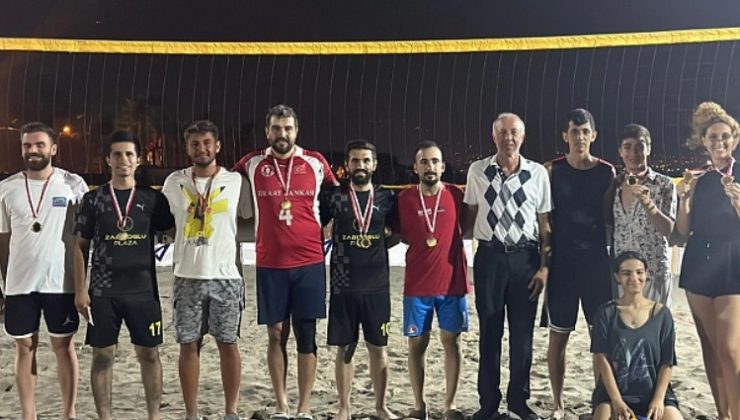 Yaza Veda Plaj Voleybolu Turnuvası Sonuçlandı