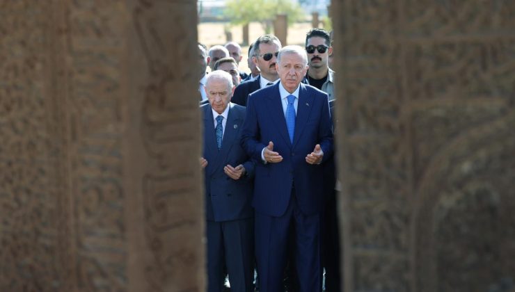 Cumhurbaşkanı Erdoğan, Ahlat’ta Selçuklu mezarlığını ziyaret etti