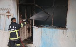 2 Katlı Metruk Binada Çıkan Yangın Söndürüldü