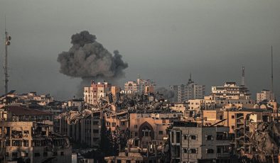 İsrail ordusu, Gazze’deki Nasr Çocuk Hastanesinin girişini vurdu