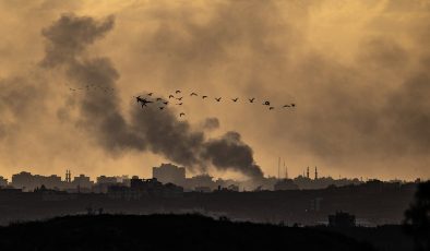 İsrail savaş uçakları, gece boyunca Gazze Şeridi’nde sivil yerleşimlere bomba yağdırdı
