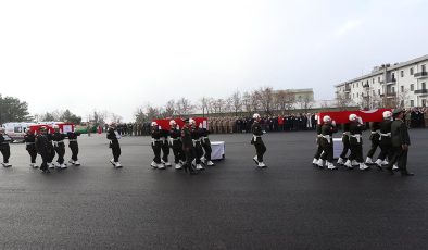 Pençe-Kilit Harekatı bölgesinde şehit olan 6 asker için Şırnak’ta tören yapıldı