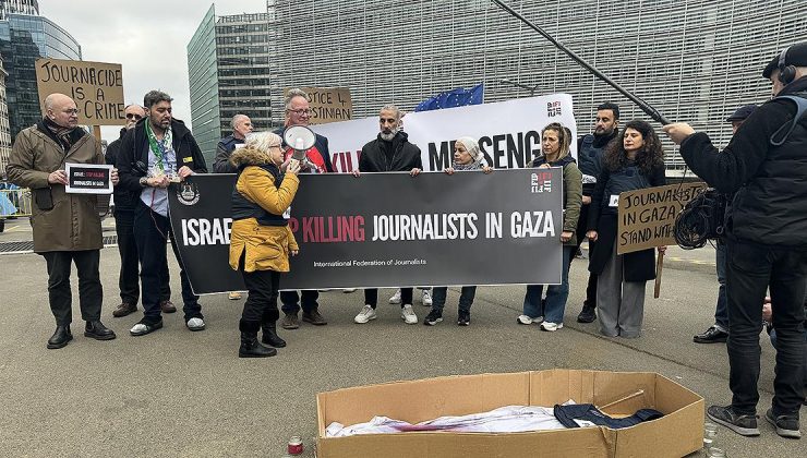 Brüksel’de gazeteciler, Gazze’de meslektaşlarının öldürülmesini protesto etti