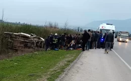 Kırıkhan’da Tarım İşçilerini Taşıyan Minibüs Devrildi: 13 Yaralı