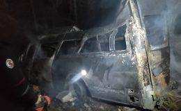 Adana’da uçuruma yuvarlanıp yanan minibüsteki 4 kişi öldü, 17 kişi yaralandı