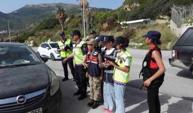 Samandağ’da 23 Nisan’da trafik denetimini çocuklar yaptı
