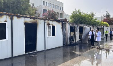 Hastane Bahçesinde Korkutan Konteyner Yangını