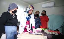 Konteyner Kentte Açılan Kursta Kadınlar Üretim Yapıyor
