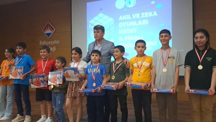 Akıl-Zeka Oyunlarında Öğrencilere Ödülleri Verildi