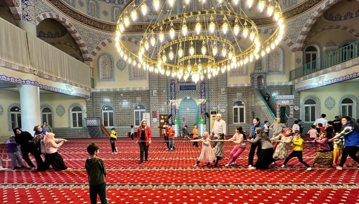 Çocuklar Ramazanın Maneviyatını Öğreniyor