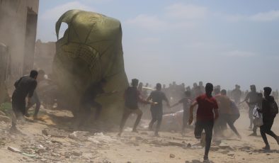Gazze’ye havadan bırakılan yardımın paraşütleri açılmadı, çok sayıda ölü ve yaralı var