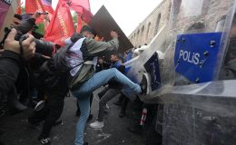 Taksim’e yürümek isteyen ve polise saldıran 210 kişi gözaltında